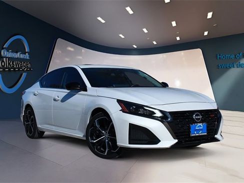 Used 2024 Nissan Altima 2.5 SR w/ SR Premium Package image 1