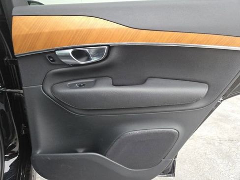 Used 2021 Volvo XC90 T6 Momentum w/ Advanced Package image 28