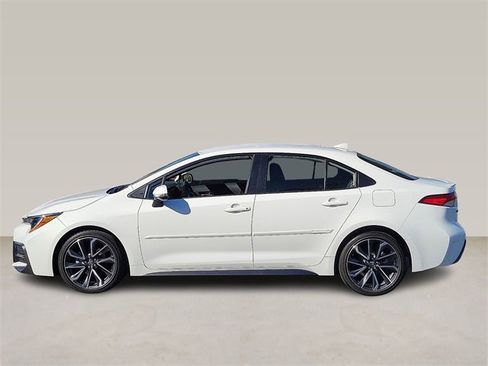 Used 2022 Toyota Corolla SE image 3