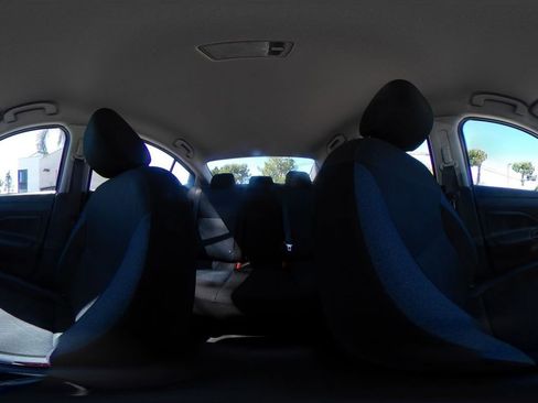 Used 2025 Nissan Versa SV image 38