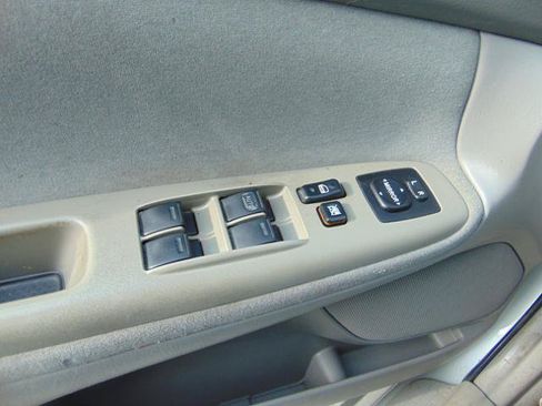 Used 2004 Toyota Camry LE FWD image 9