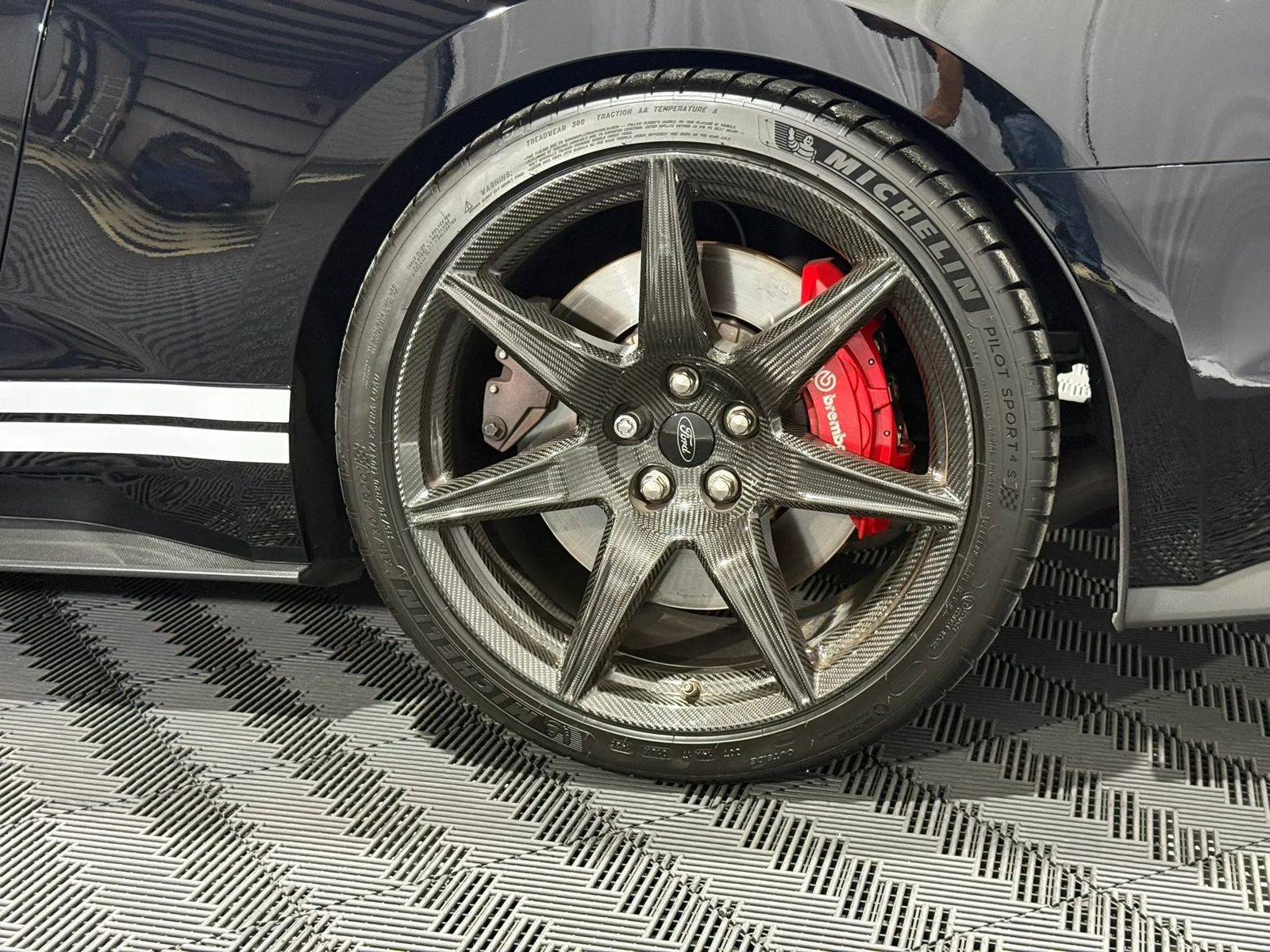 Used 2022 Ford Mustang Shelby GT500 w/ Carbon Fiber Track Pack RWD image 16