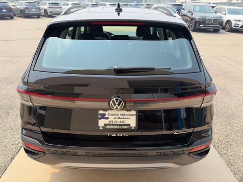 Certified 2023 Volkswagen Taos SE AWD/4WD image 8
