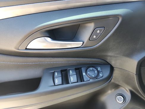 Used 2025 Buick Envista Sport Touring w/ Convenience I Package image 18