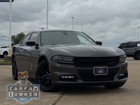 Used 2016 Dodge Charger SXT w/ Plus Group RWD image 2