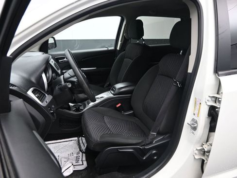 Used 2020 Dodge Journey SE FWD image 19