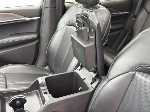 Used 2025 Jeep Grand Cherokee Limited w/ Luxury Tech Group II AWD/4WD image 19