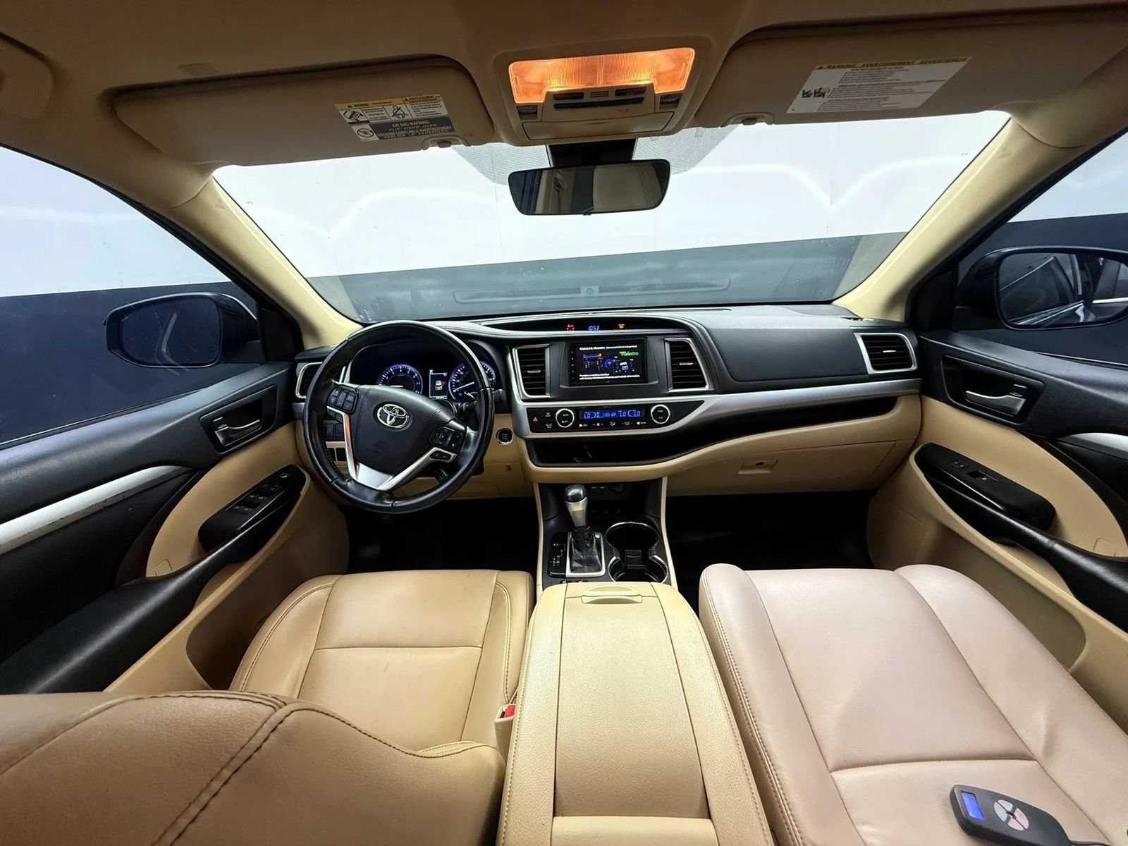 Used 2019 Toyota Highlander XLE AWD/4WD image 28