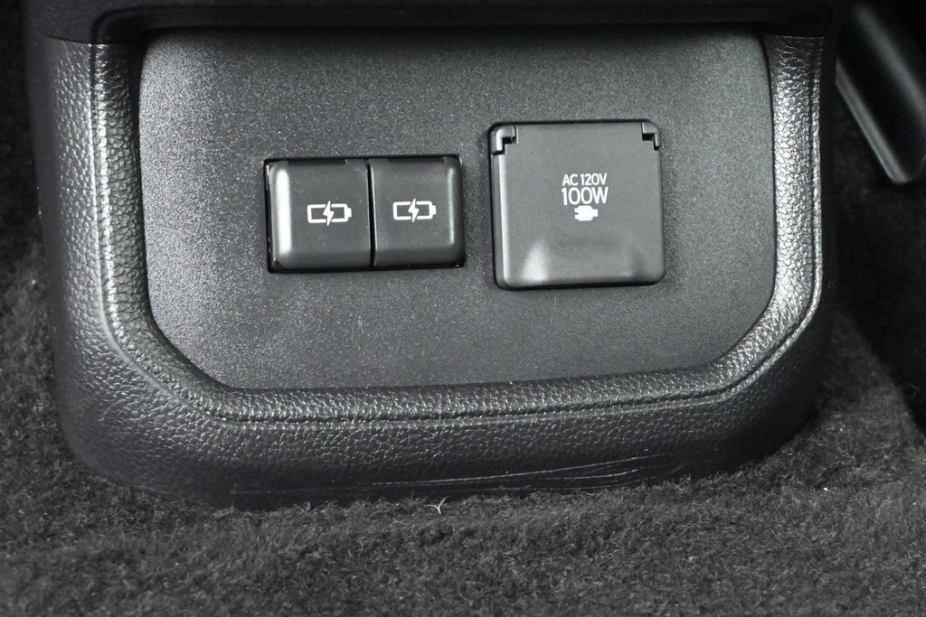 Used 2024 Toyota Highlander Limited FWD image 20