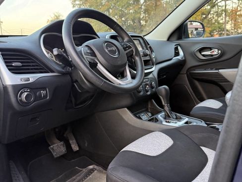 Used 2014 Jeep Cherokee Sport image 7