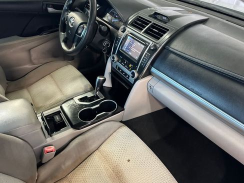 Used 2014 Toyota Camry LE FWD image 16