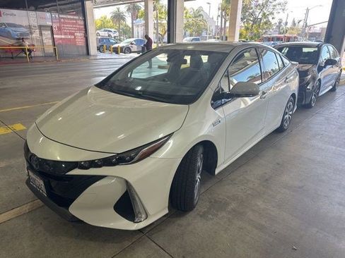 Used 2020 Toyota Prius Prime XLE FWD image 1