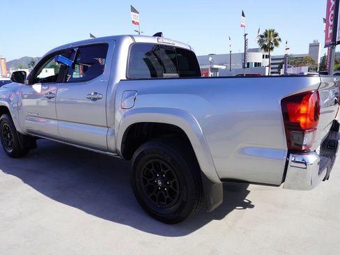 Used 2022 Toyota Tacoma SR5 RWD image 9