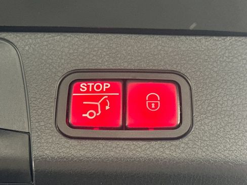 Certified 2025 Mercedes-Benz GLB 250 4MATIC image 21
