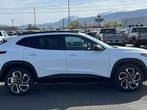 New 2026 Chevrolet Trax RS w/ Driver Confidence Package FWD image 4