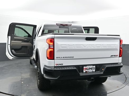 Used 2024 Chevrolet Silverado 1500 ZR2 w/ Technology Package AWD/4WD image 39