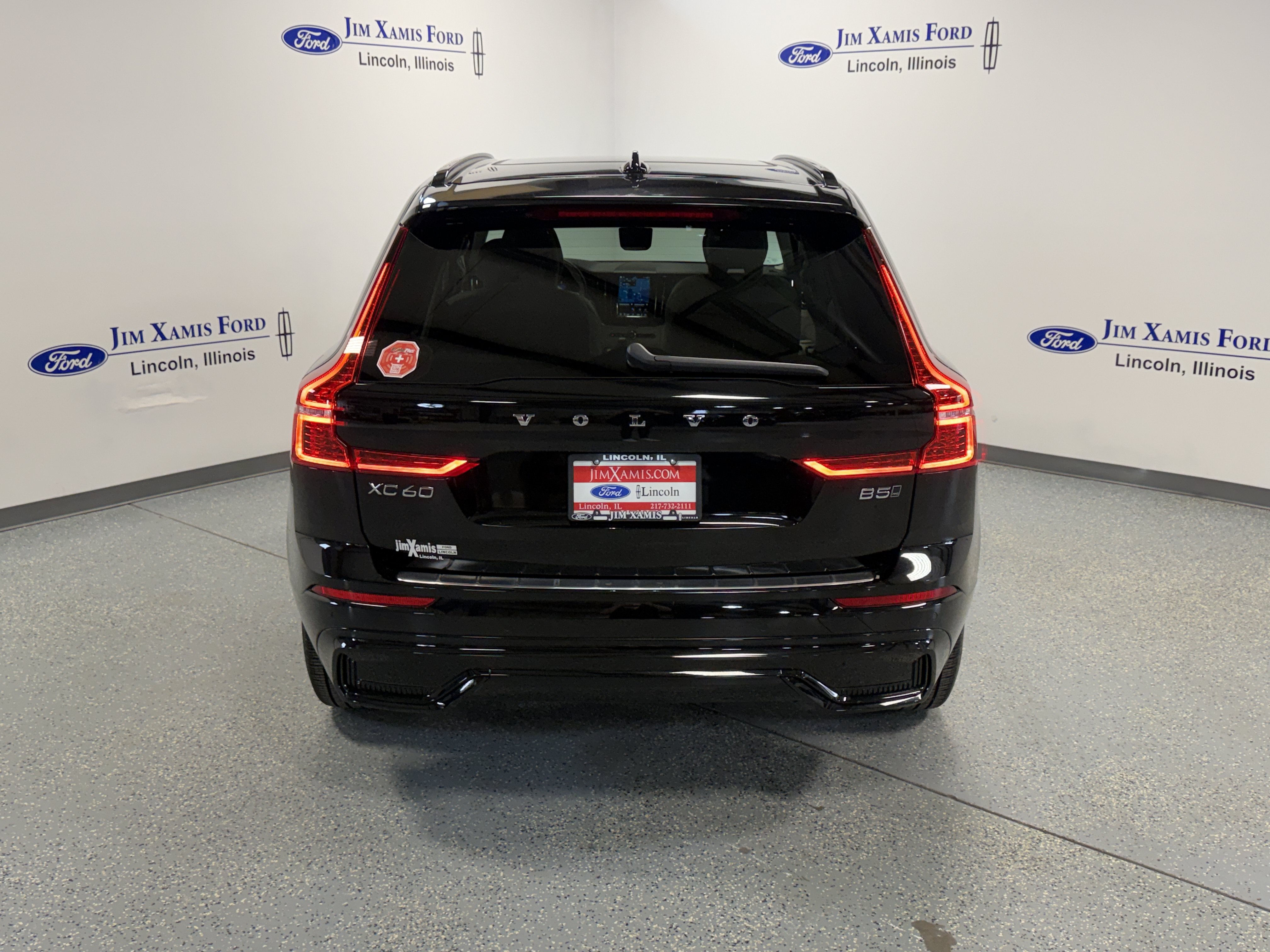 Used 2025 Volvo XC60 B5 Core w/ Protection Package Premier AWD/4WD image 33