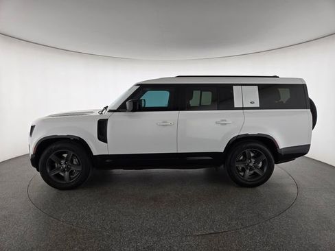 Used 2024 Land Rover Defender 130 X-Dynamic SE image 29