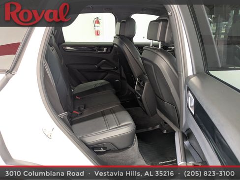 Used 2022 Porsche Cayenne AWD/4WD image 10