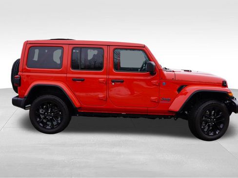 Certified 2025 Jeep Wrangler Unlimited Sahara w/ Safety Group image 3