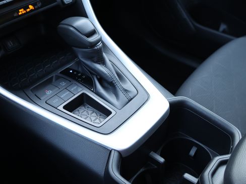 Certified 2025 Toyota RAV4 XLE FWD image 35