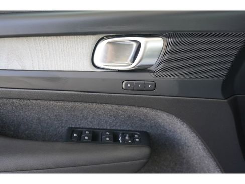 New 2026 Volvo XC40 B5 Core w/ Protection Package image 9