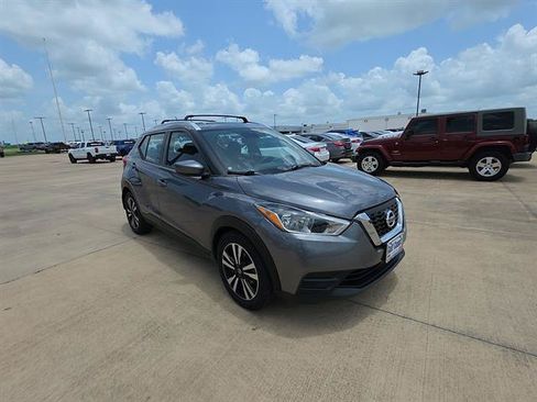 Used 2020 Nissan Kicks SV w/ Exterior Package FWD image 3