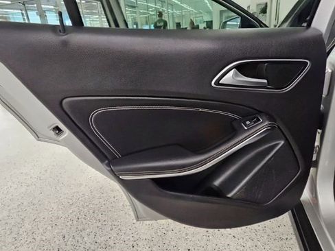 Used 2018 Mercedes-Benz GLA 250 4MATIC w/ Premium Package image 26