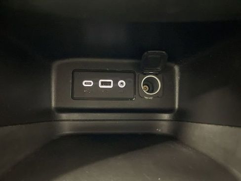 Used 2020 Chevrolet Equinox LT w/ Driver Convenience Package image 18