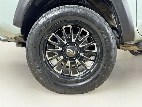 Certified 2023 Toyota Tacoma TRD Off-Road w/ Black Out Package (TMS) image 25