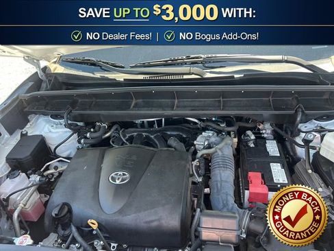 Used 2022 Toyota Highlander LE FWD image 25