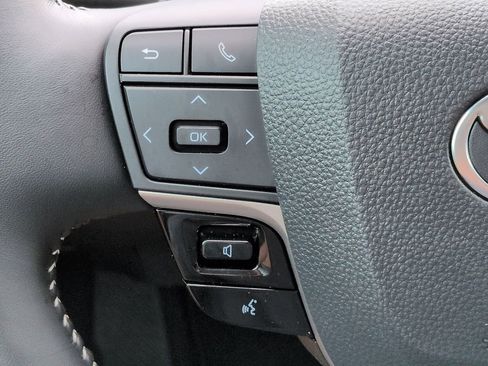 Used 2025 Toyota Camry SE w/ Convenience Package FWD image 25