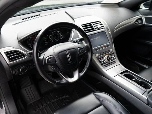 Used 2020 Lincoln MKZ image 5