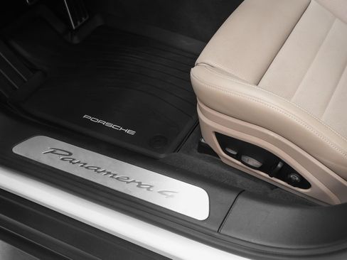 Certified 2025 Porsche Panamera 4 AWD/4WD image 31