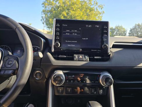 Used 2022 Toyota RAV4 XLE Premium image 27