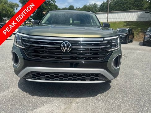 Used 2025 Volkswagen Atlas Peak Edition SE AWD/4WD image 2