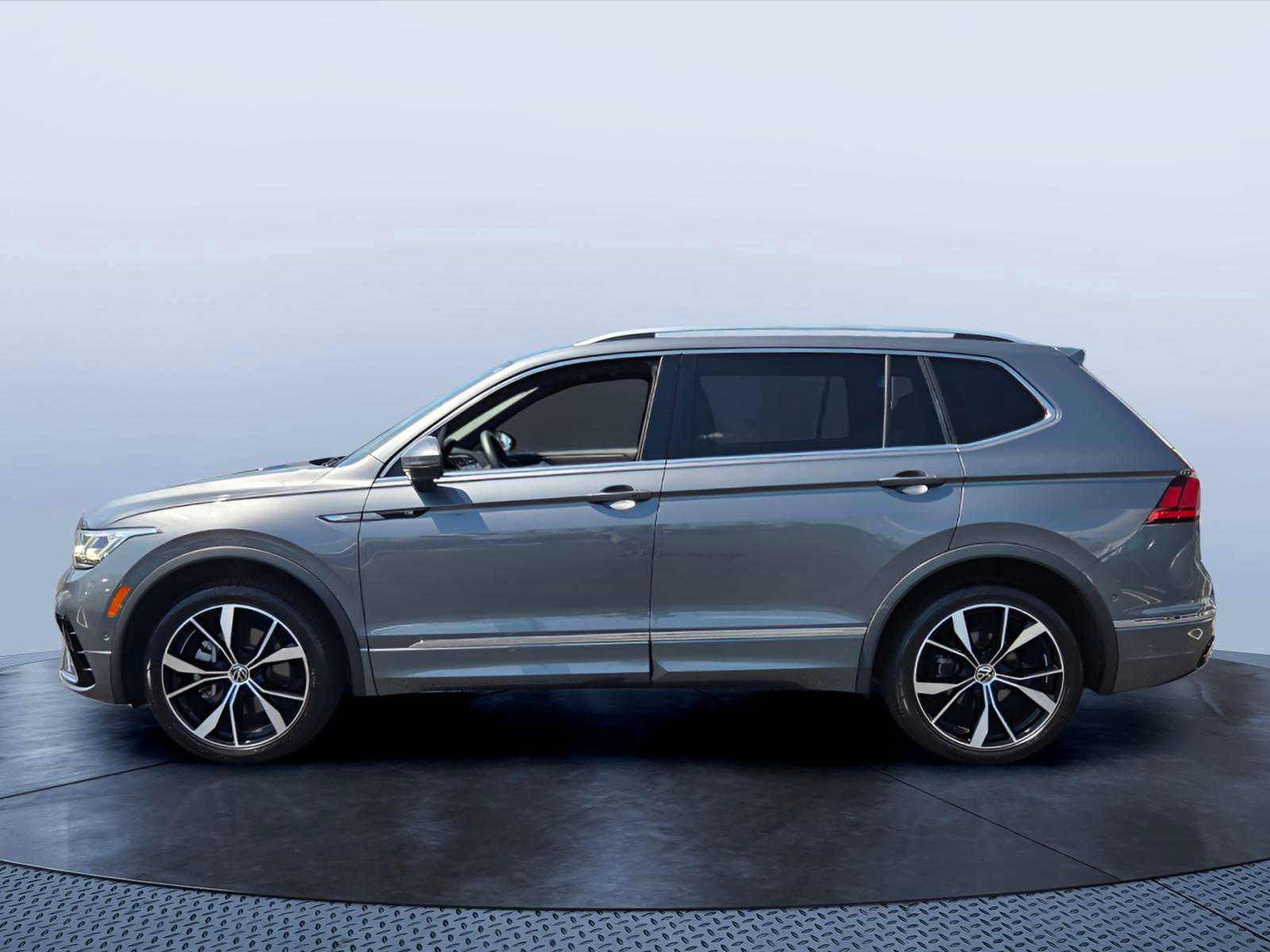 Used 2022 Volkswagen Tiguan SEL R-Line AWD/4WD image 3