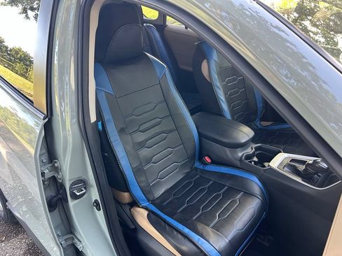 Used 2019 Toyota RAV4 XLE Premium FWD image 15