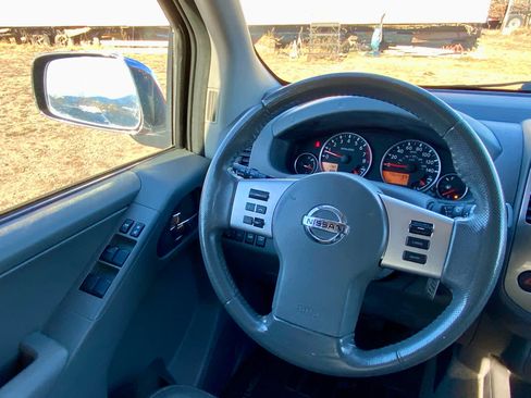 Used 2018 Nissan Frontier SL image 39