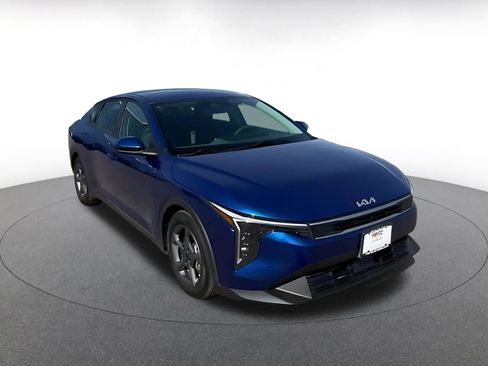Used 2025 Kia K4 LXS image 3