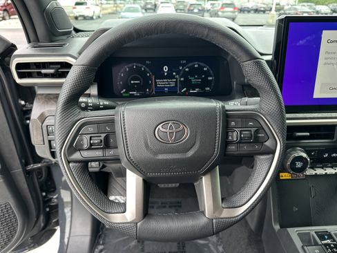 Certified 2025 Toyota Tacoma Limited AWD/4WD image 18
