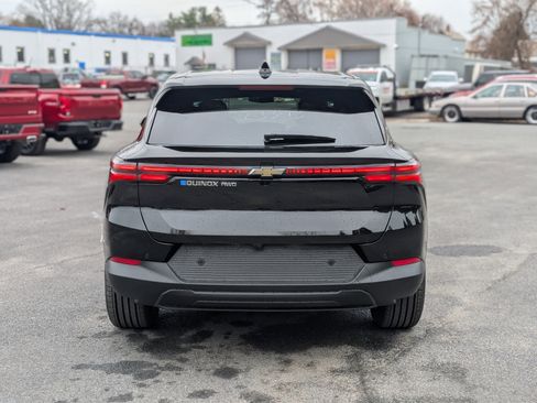 New 2026 Chevrolet Equinox EV LT image 10