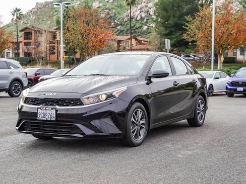 Certified 2022 Kia Forte LXS image 4