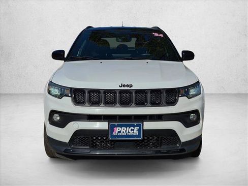 Used 2024 Jeep Compass Latitude w/ Convenience Group AWD/4WD image 2
