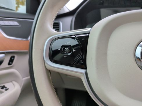 Used 2021 Volvo XC90 T6 Momentum w/ Climate Package image 19