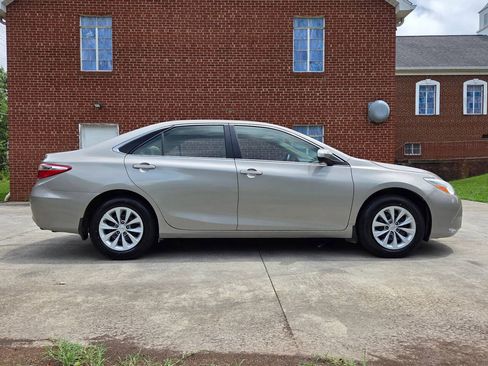 Used 2017 Toyota Camry LE FWD image 4