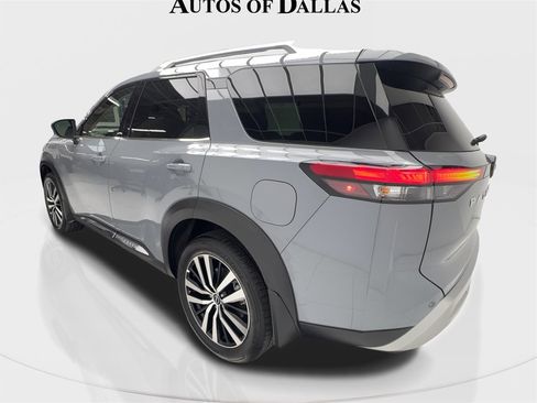 Used 2025 Nissan Pathfinder Platinum image 10