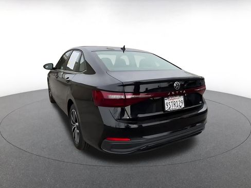 Used 2025 Volkswagen Jetta SE image 11