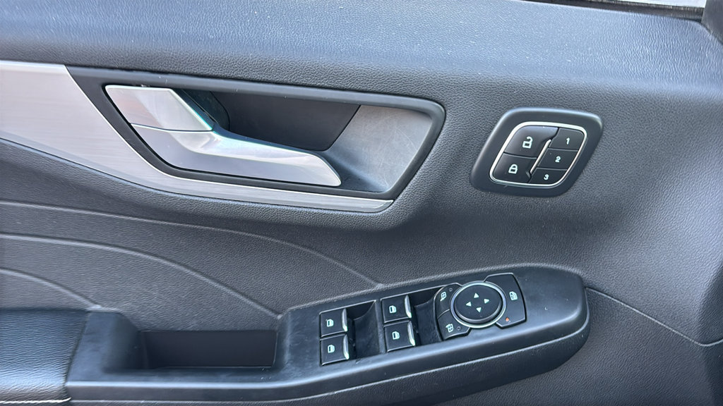 Used 2024 Ford Escape Platinum AWD/4WD image 11