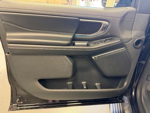 Used 2025 Ford Expedition Platinum w/ Stealth Performance Package AWD/4WD image 9